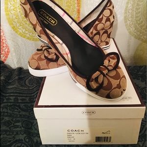☃️Coach Sweetie signature wedges size 10